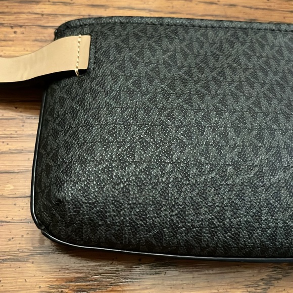 Michael Kors belt bag - Picture 7 of 15